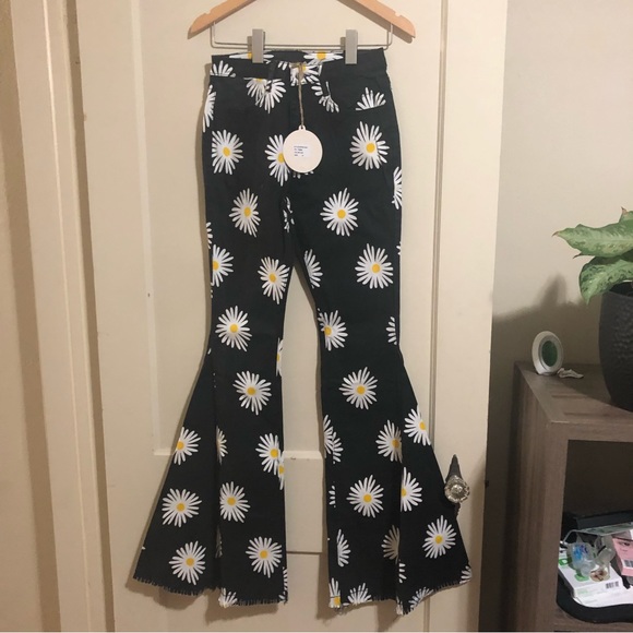 Daisy Print Fringe Bell Bottom Jeans - Picture 5 of 12